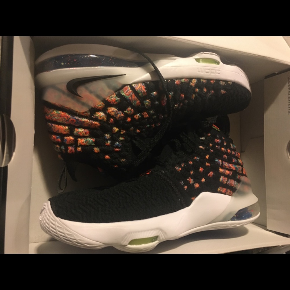 Size 7y Lebron XVII
